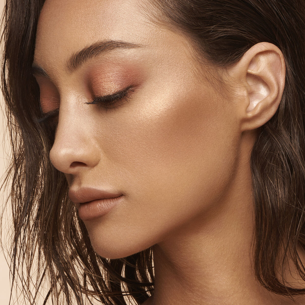Huda Beauty NUDE Obsessions Eyeshadow Palette - NUDE Medium