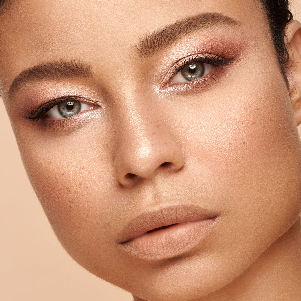 Huda Beauty NUDE Obsessions Eyeshadow Palette - NUDE Medium