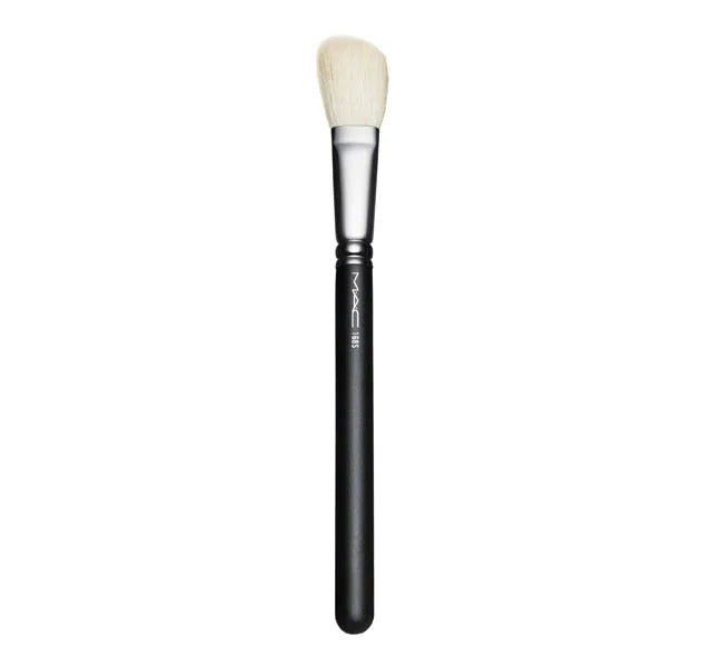 MAC 168S Synthetic Large Angled Contour Brush