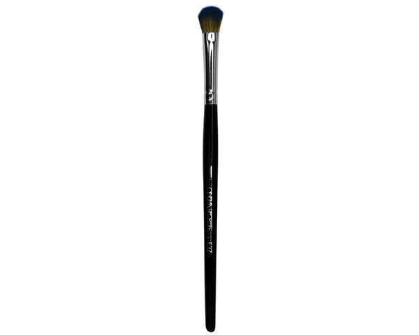 Cinema Secrets E37- Fluffy Curved Eyeshadow Brush