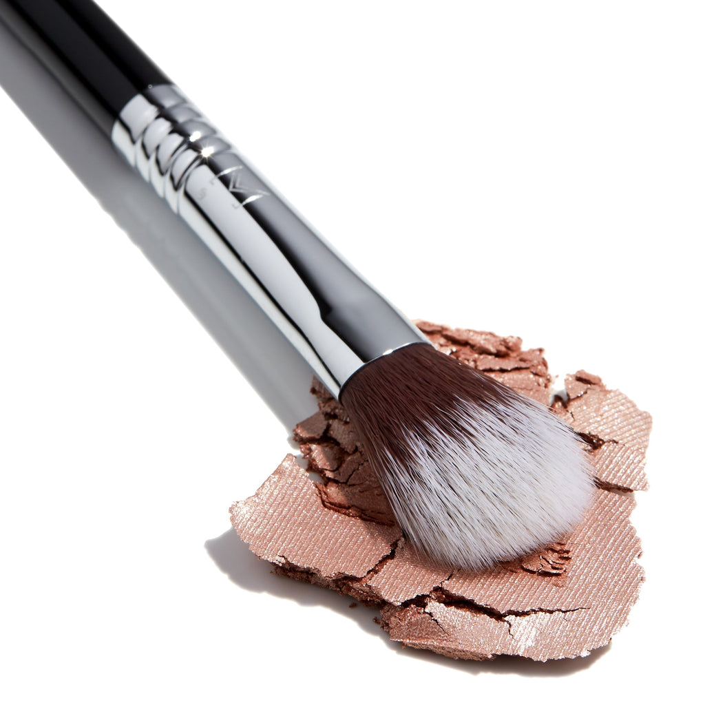 Sigma F03 High Cheekbone Highlighter™ Brush