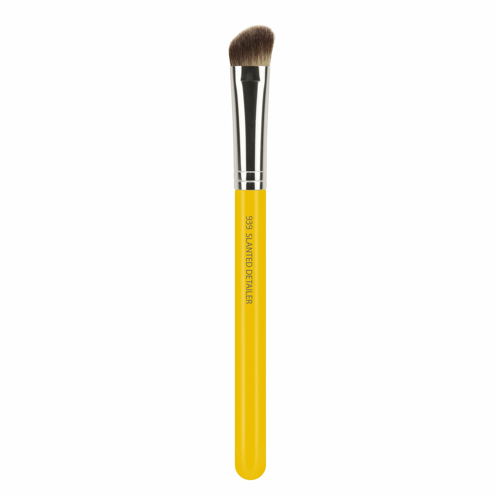 Bdellium Yellow 939 Studio Slanted Detailer Brush