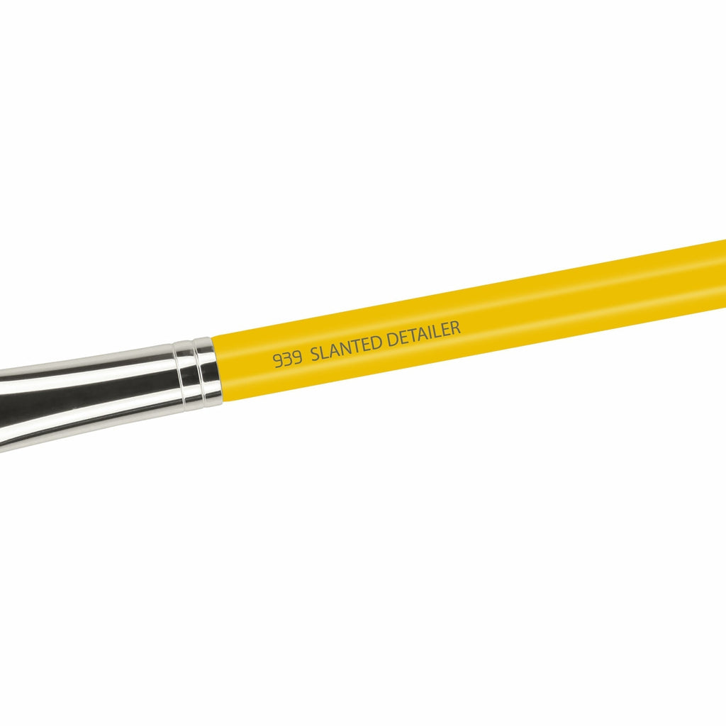 Bdellium Yellow 939 Studio Slanted Detailer Brush