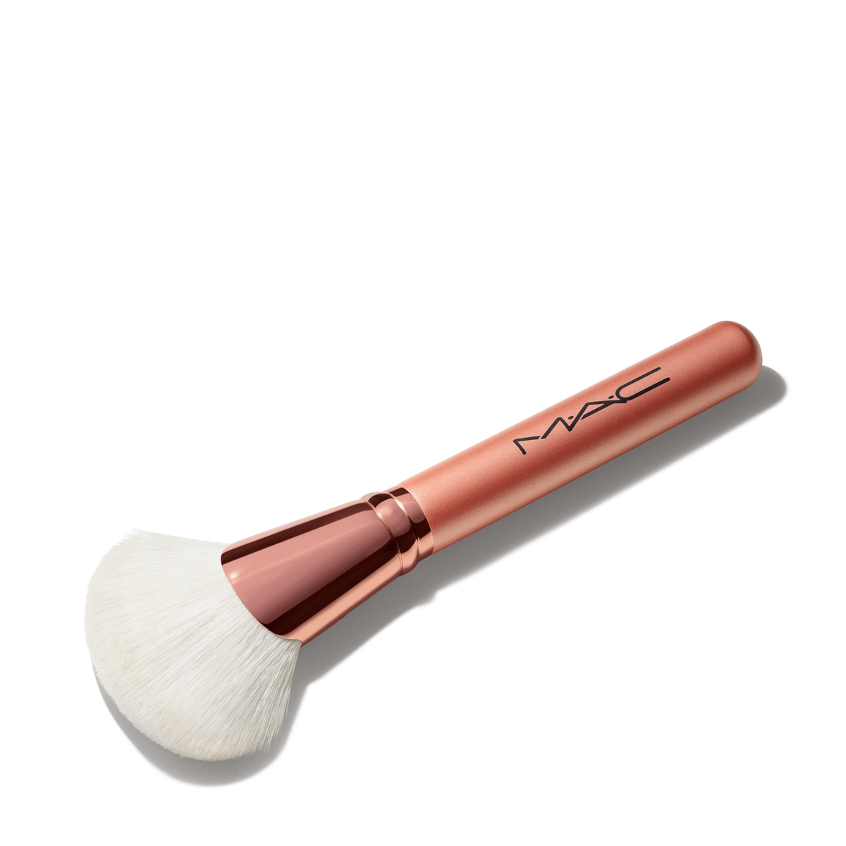 MAC 143S Bronzer Fan Brush